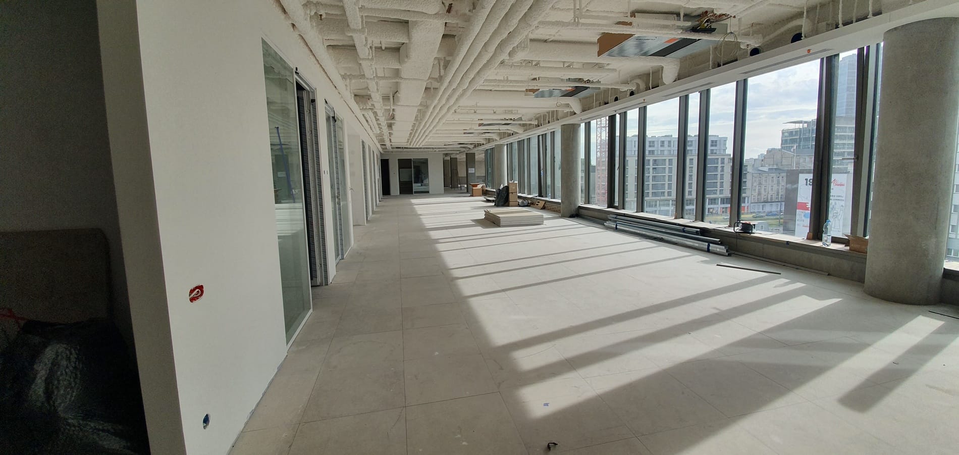 Sprzątanie przed i po aranżacji biura