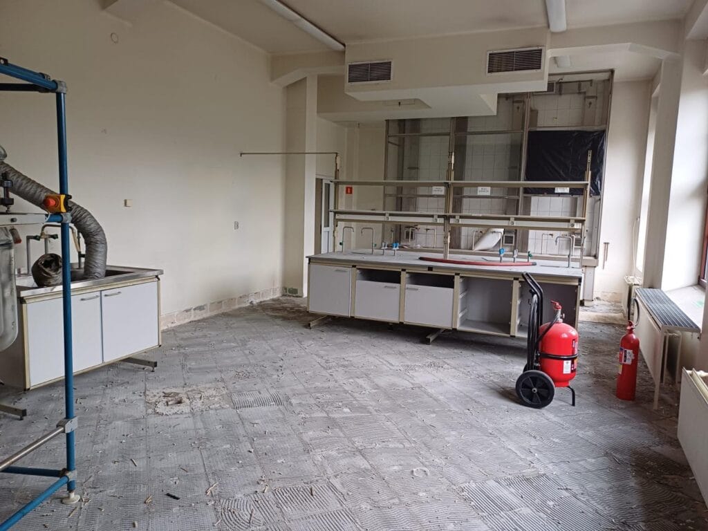 Sprzątanie specjalistyczne po remoncie Instytutu Chemii dla Grupy KDM