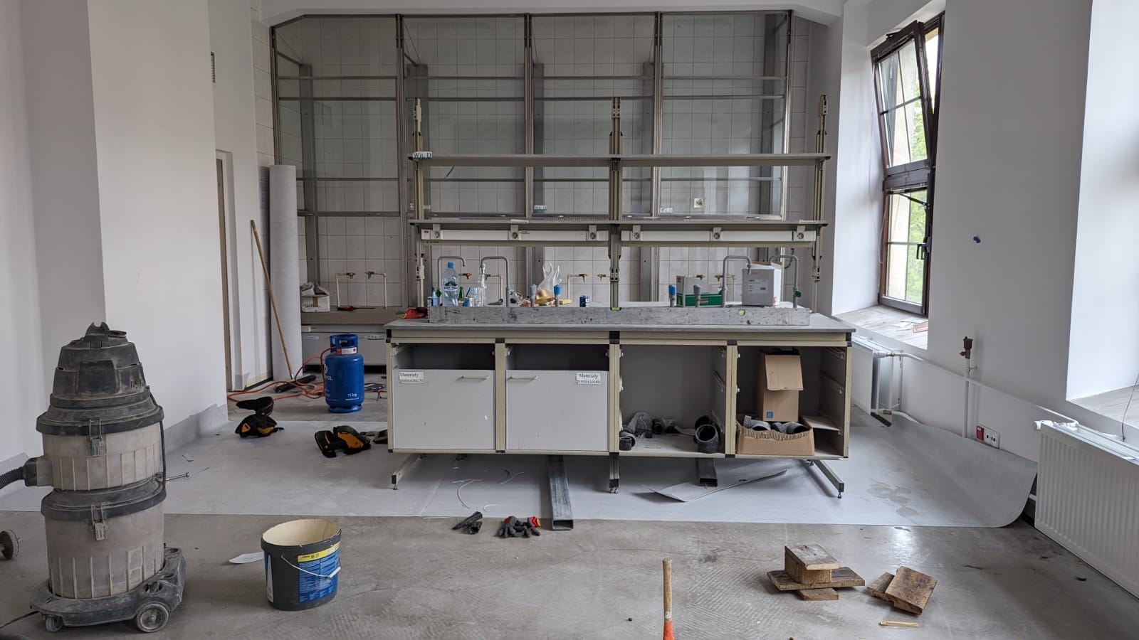 Sprzątanie po remoncie Instytutu Chemii dla Grupy KDM