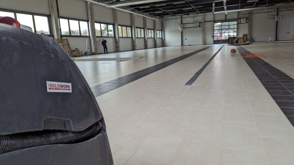 Sprzątanie po budowlane salonu Mercedes Benz