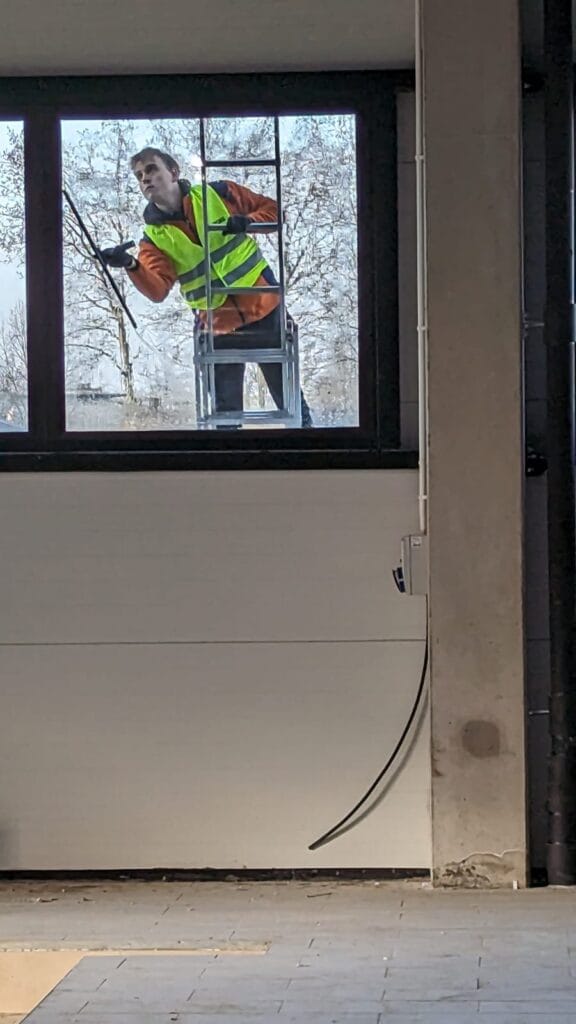 Sprzątanie po budowlane salonu Mercedes Benz