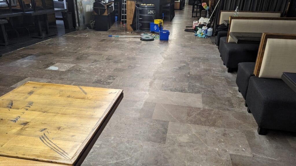 Sprzątanie wnętrza Restauracji SI przy ul. Marszałkowskiej