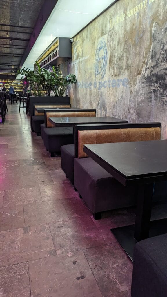 Sprzątanie wnętrza Restauracji SI przy ul. Marszałkowskiej