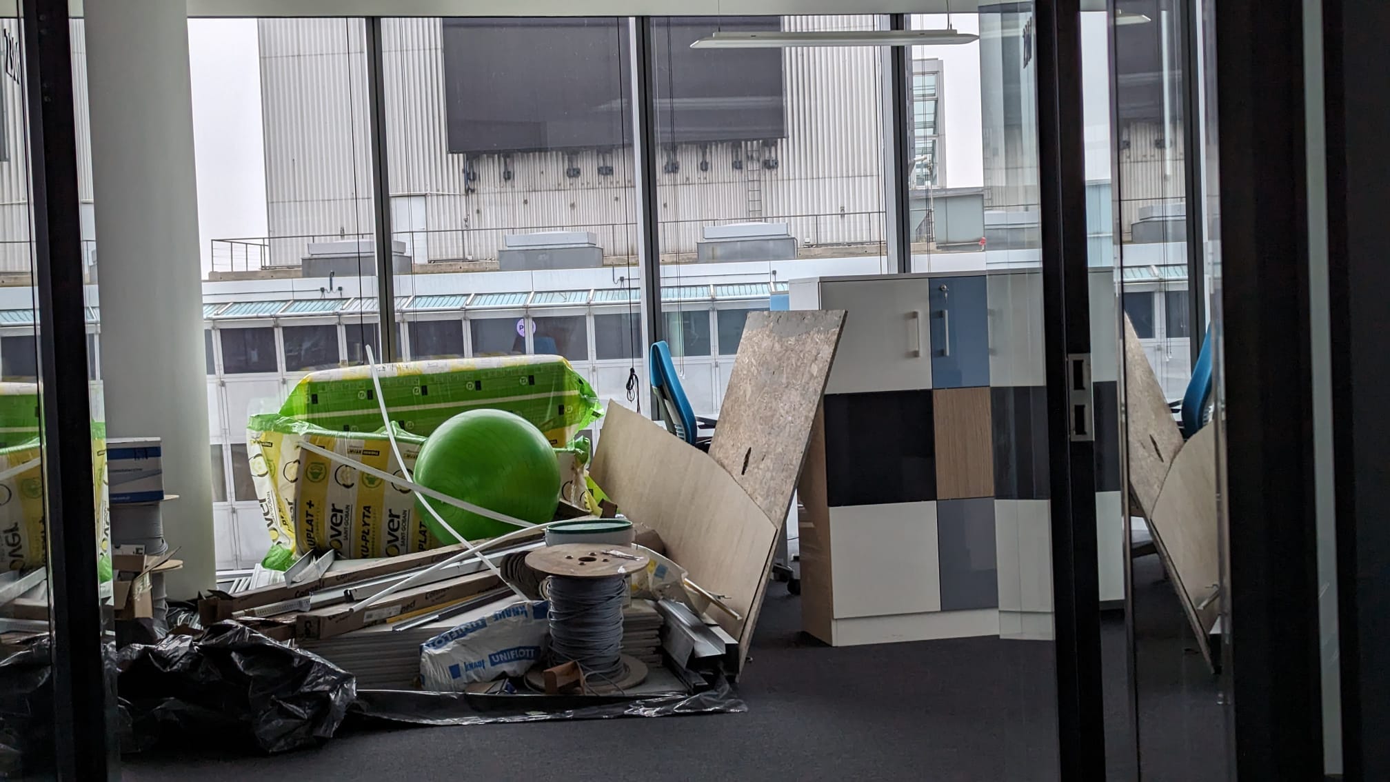 Sprzątanie biura Deloitte po Fit-Out dla firmy Tetris