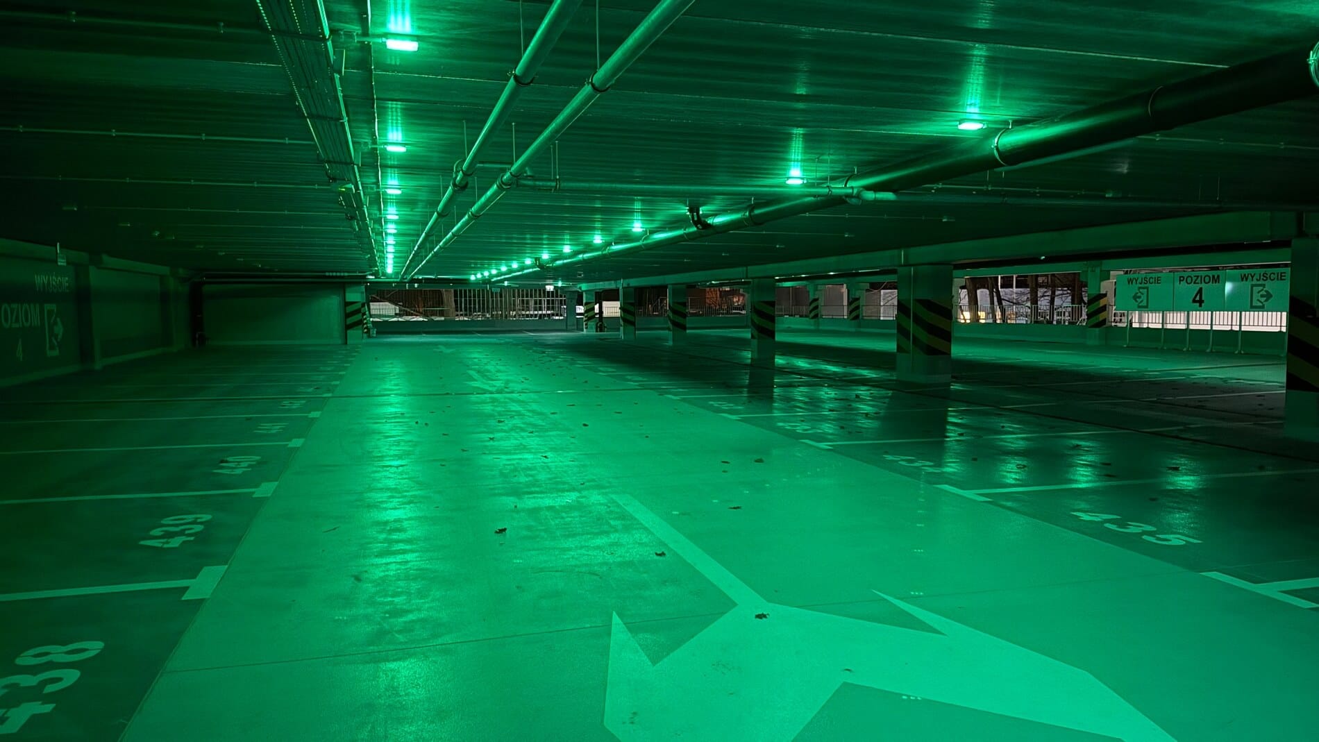 wielopoziomowy parking samochodowy NIK