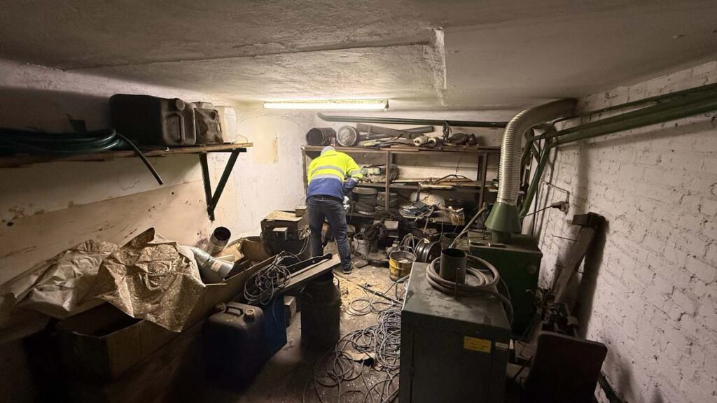 Wykonanie kucia posadzki wraz z odsłonięciem fundamentu. Usługa wykonana dla firmy architektonicznej w jednym z Warszawskich budynków